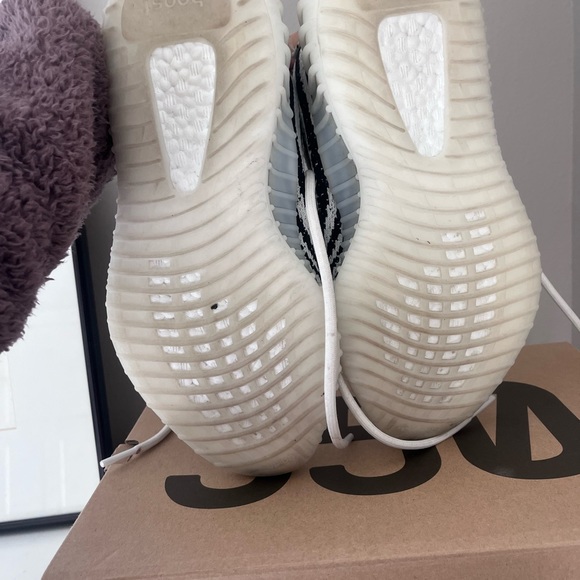 Adidas Men’s Yeezy zebra - Picture 3 of 7